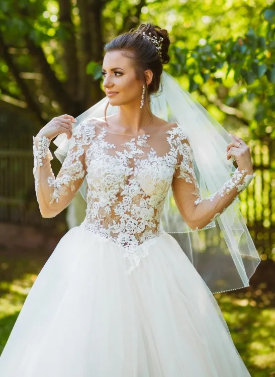Backless Long-Sleeve Lace Garden Bridal Dresses 2020