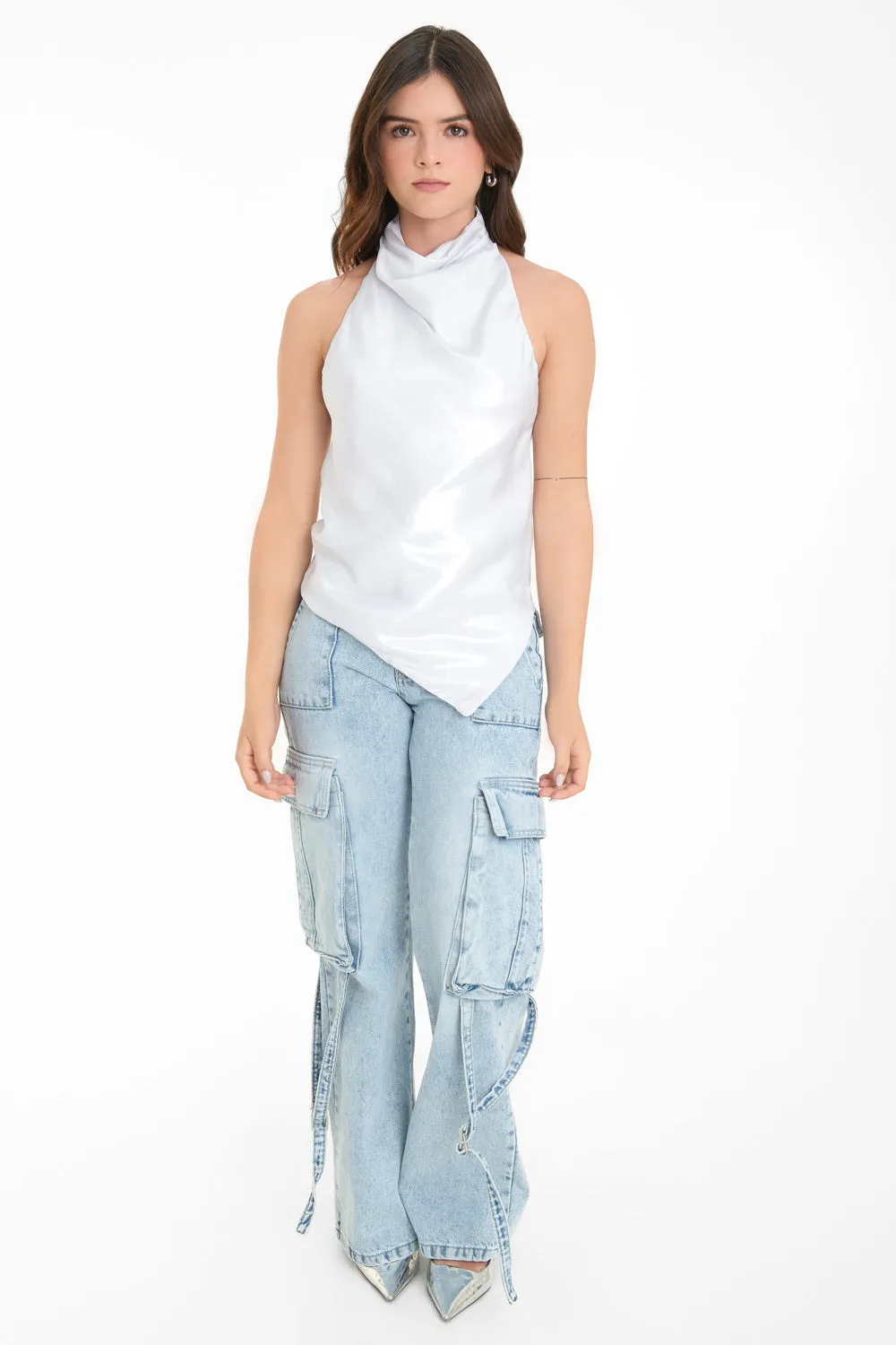 Blusa halter asimétrica de fit fluido