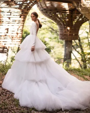 Elegant Satin Tulle Layer Skirts Celebration Wedding Dresses Ball Gowns Deep V-Neck Modest Bridal Gowns