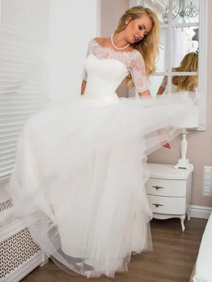 Floor-Length Tulle Ivory Wedding Gowns with Lace Off-the-shoulder
