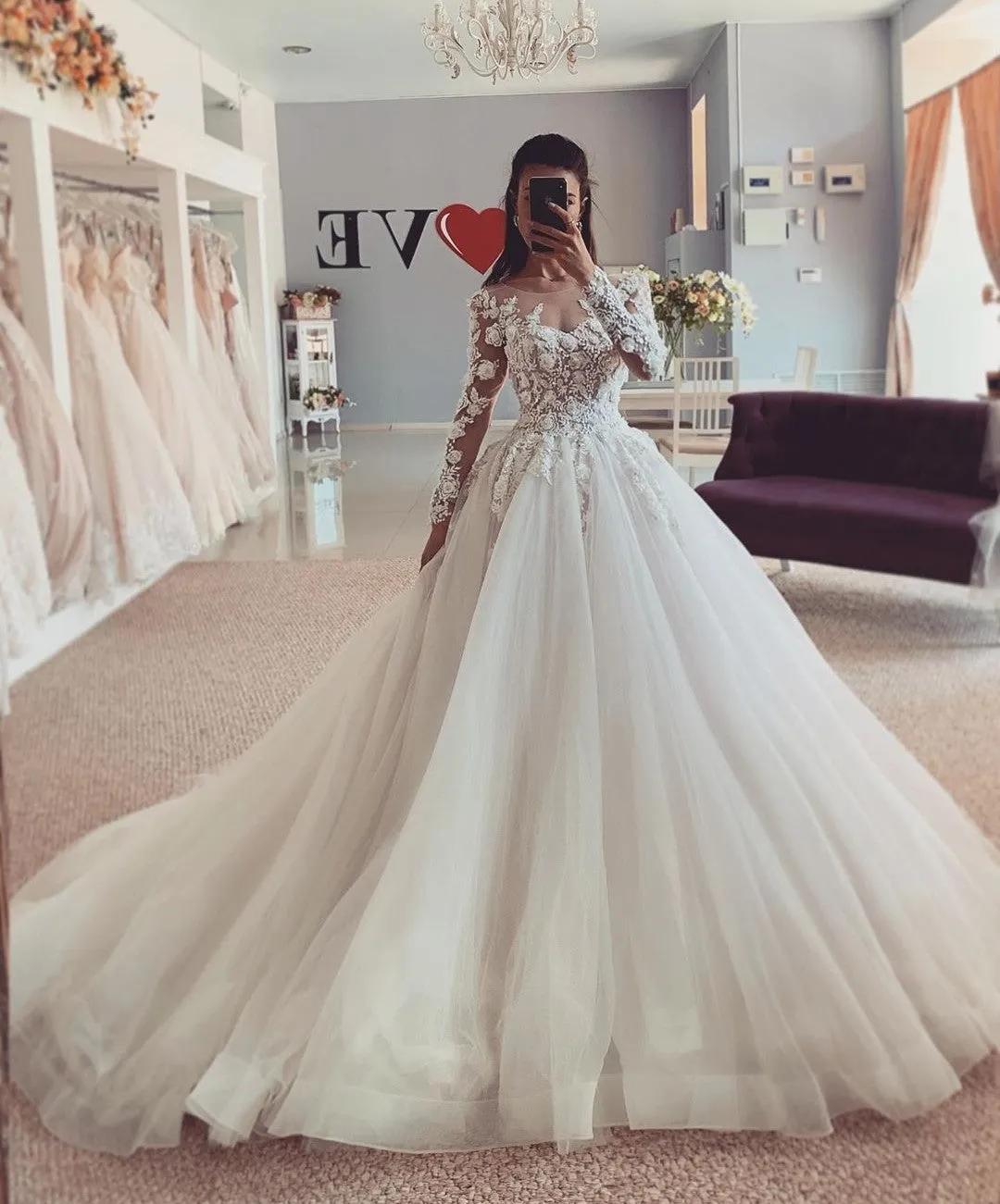 Illusion Neckline Tulle Wedding Gown with Flower Lace Sleeves