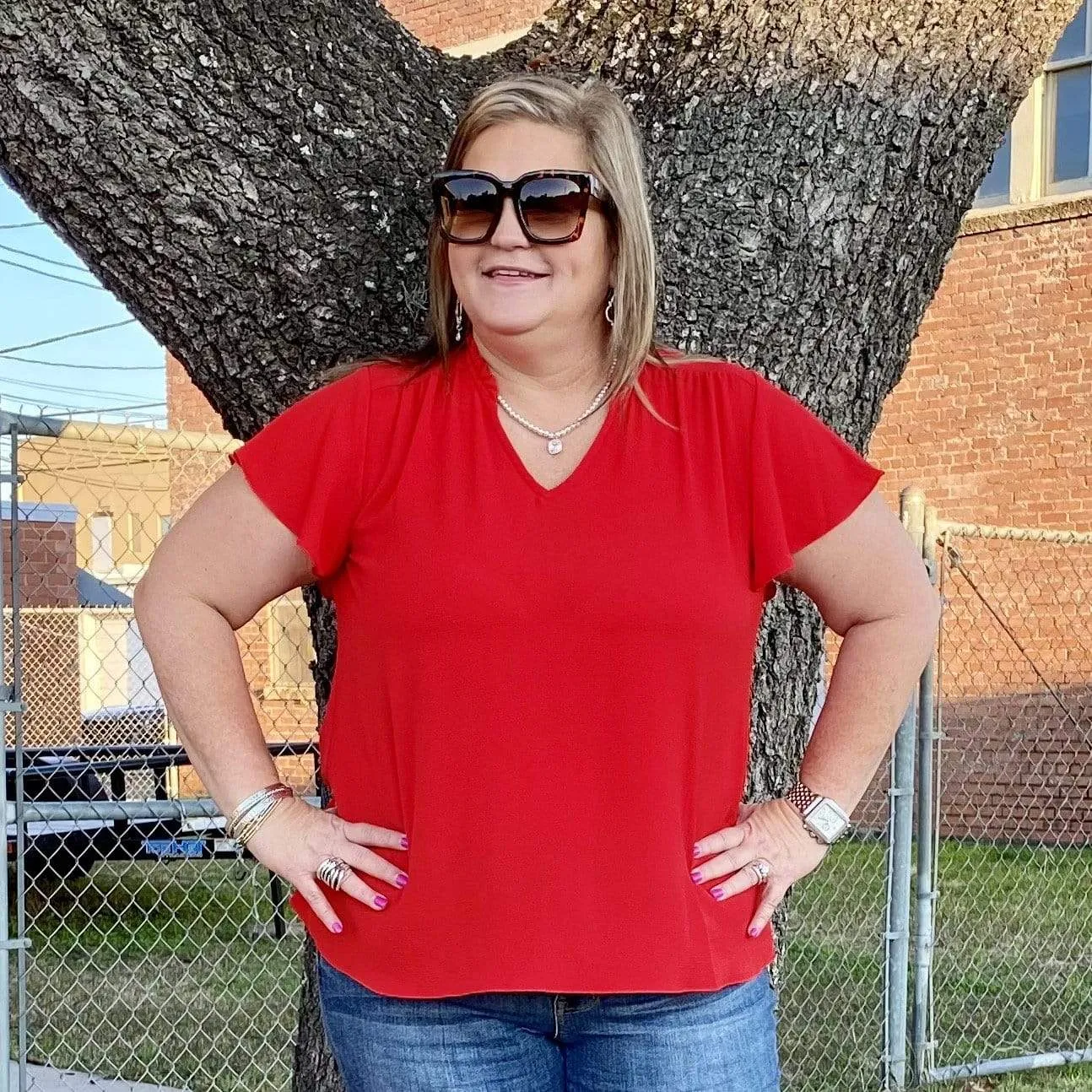 Lady in Red Top - Curvy