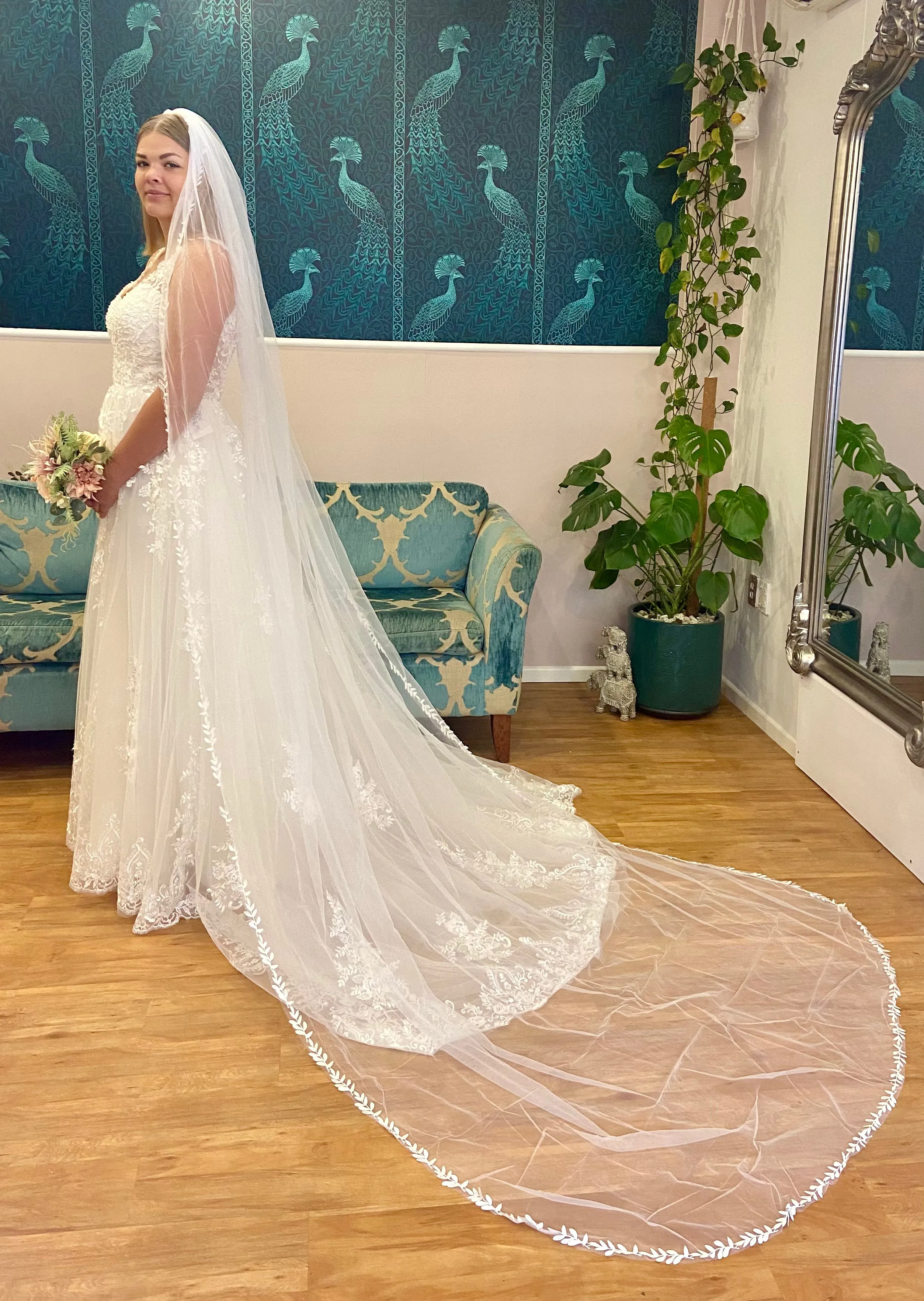 Leaf trim white tulle veil with metal comb Express NZ wide