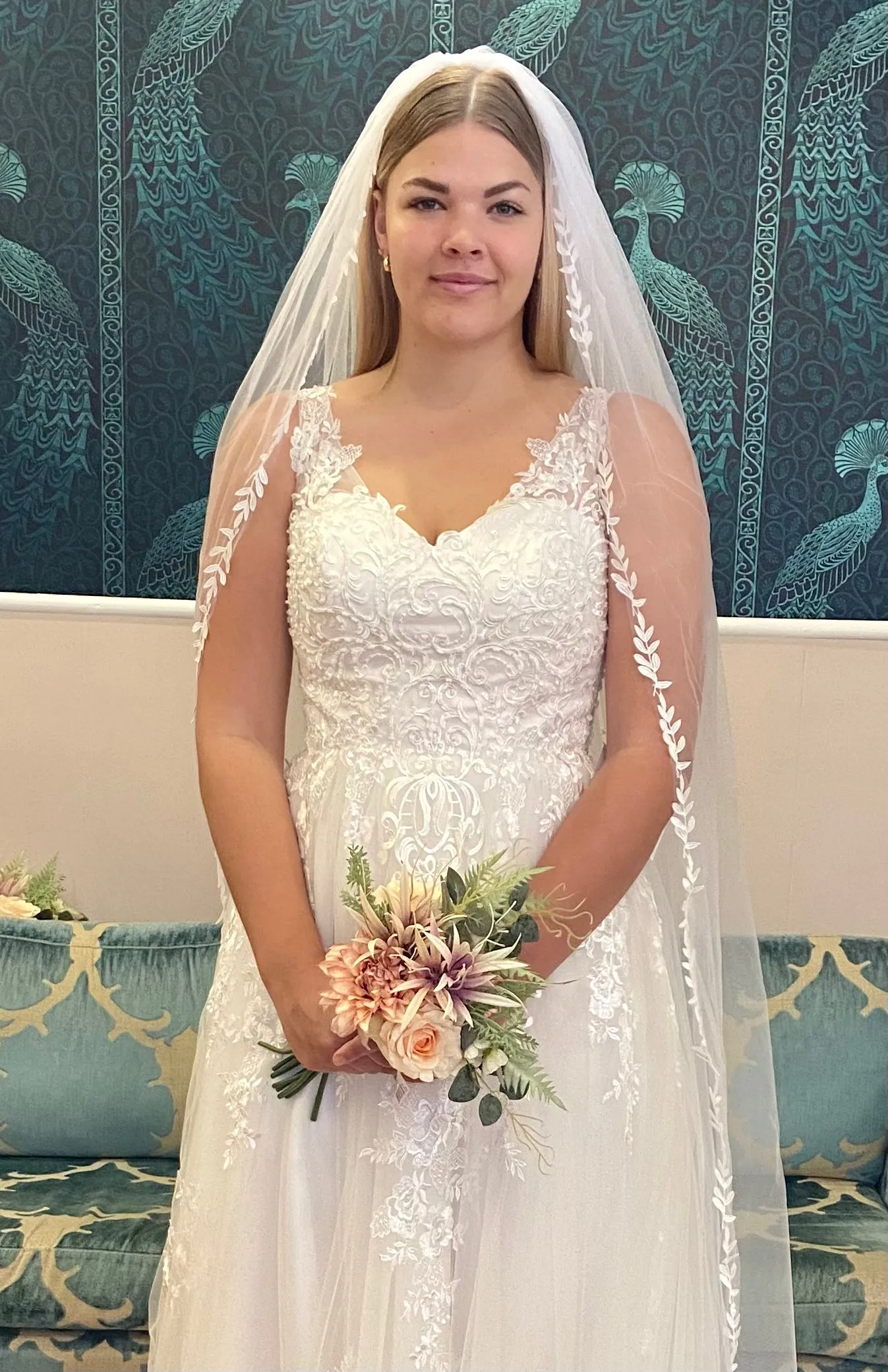 Leaf trim white tulle veil with metal comb Express NZ wide