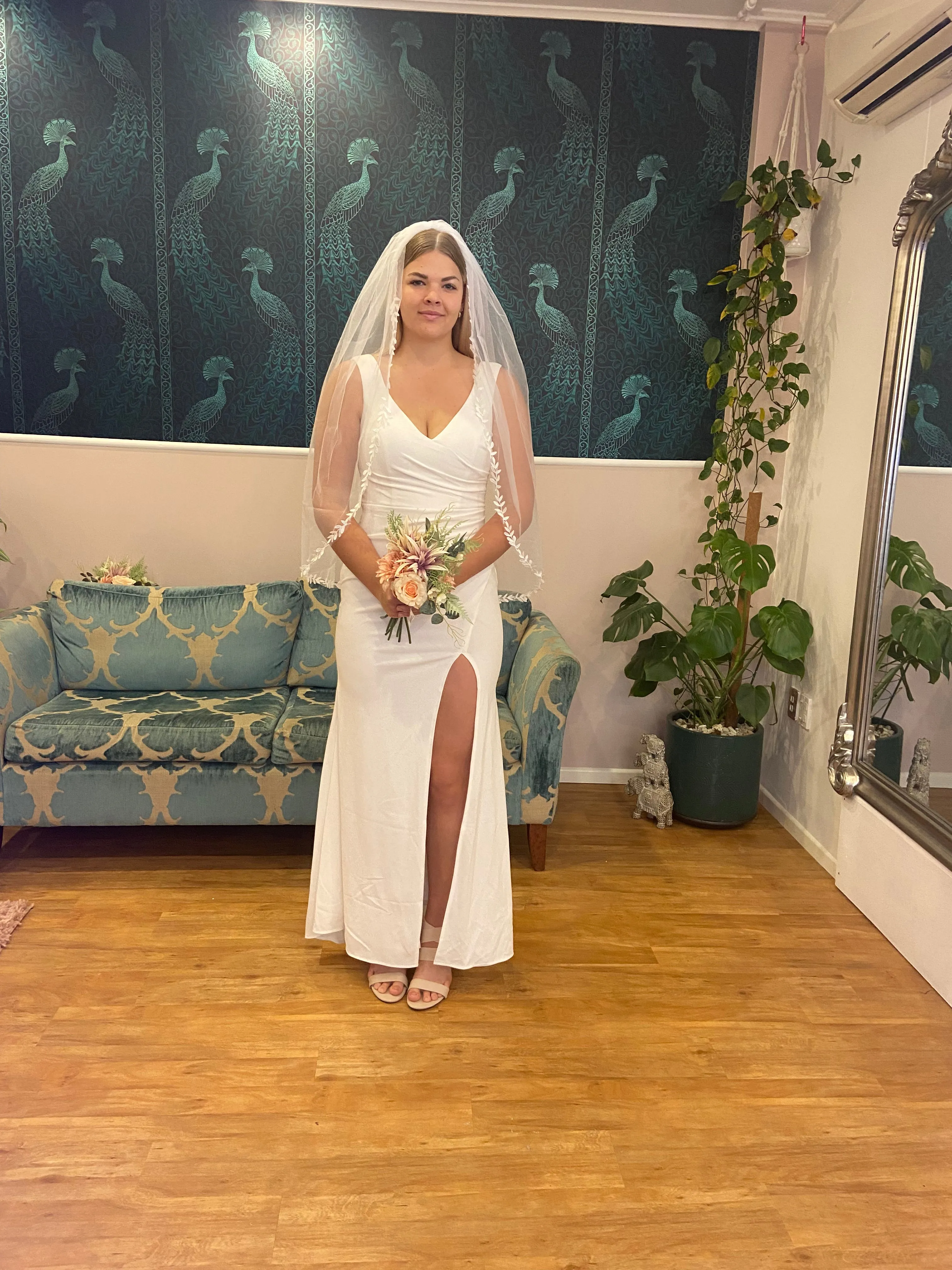 Leaf trim white tulle veil with metal comb Express NZ wide