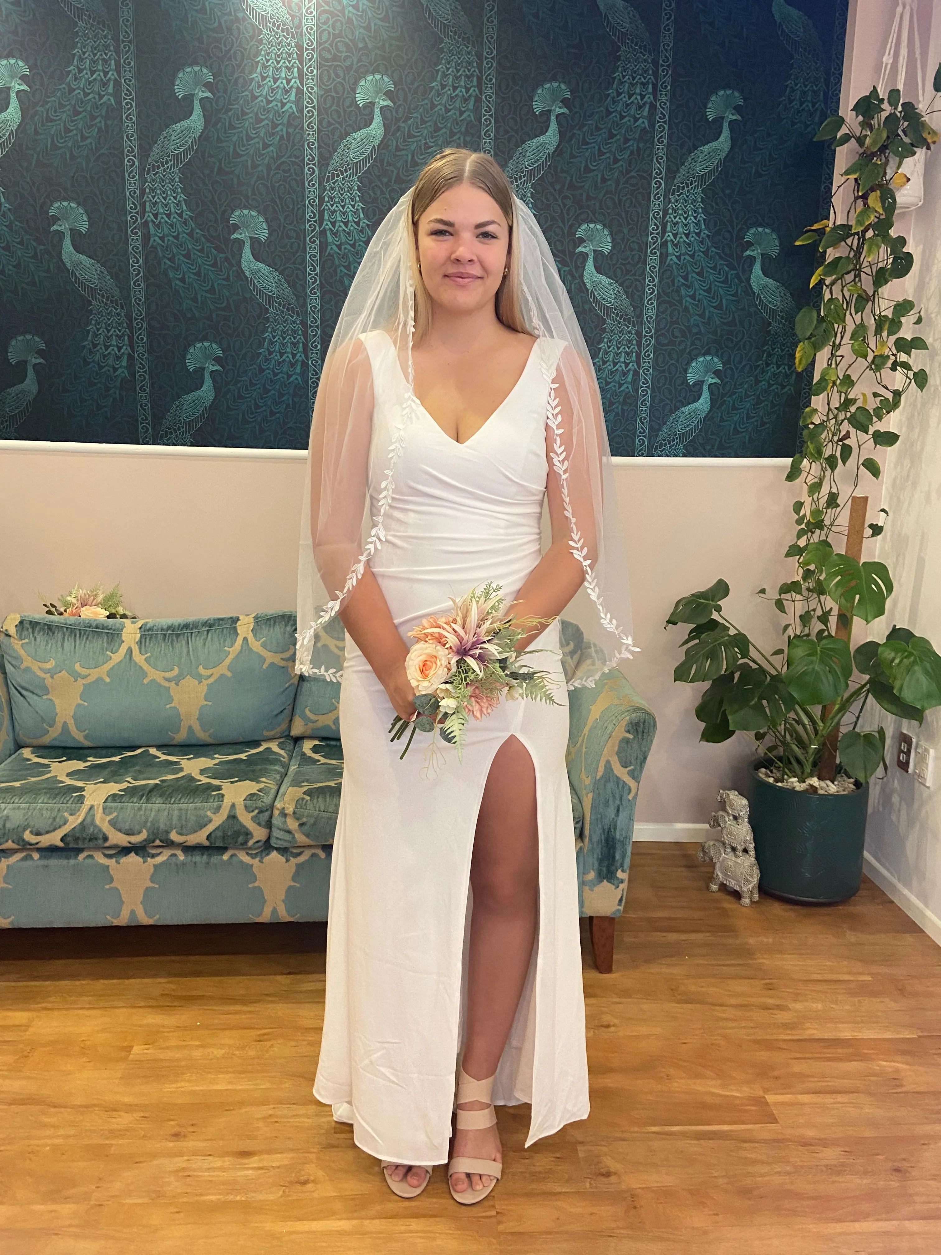 Leaf trim white tulle veil with metal comb Express NZ wide