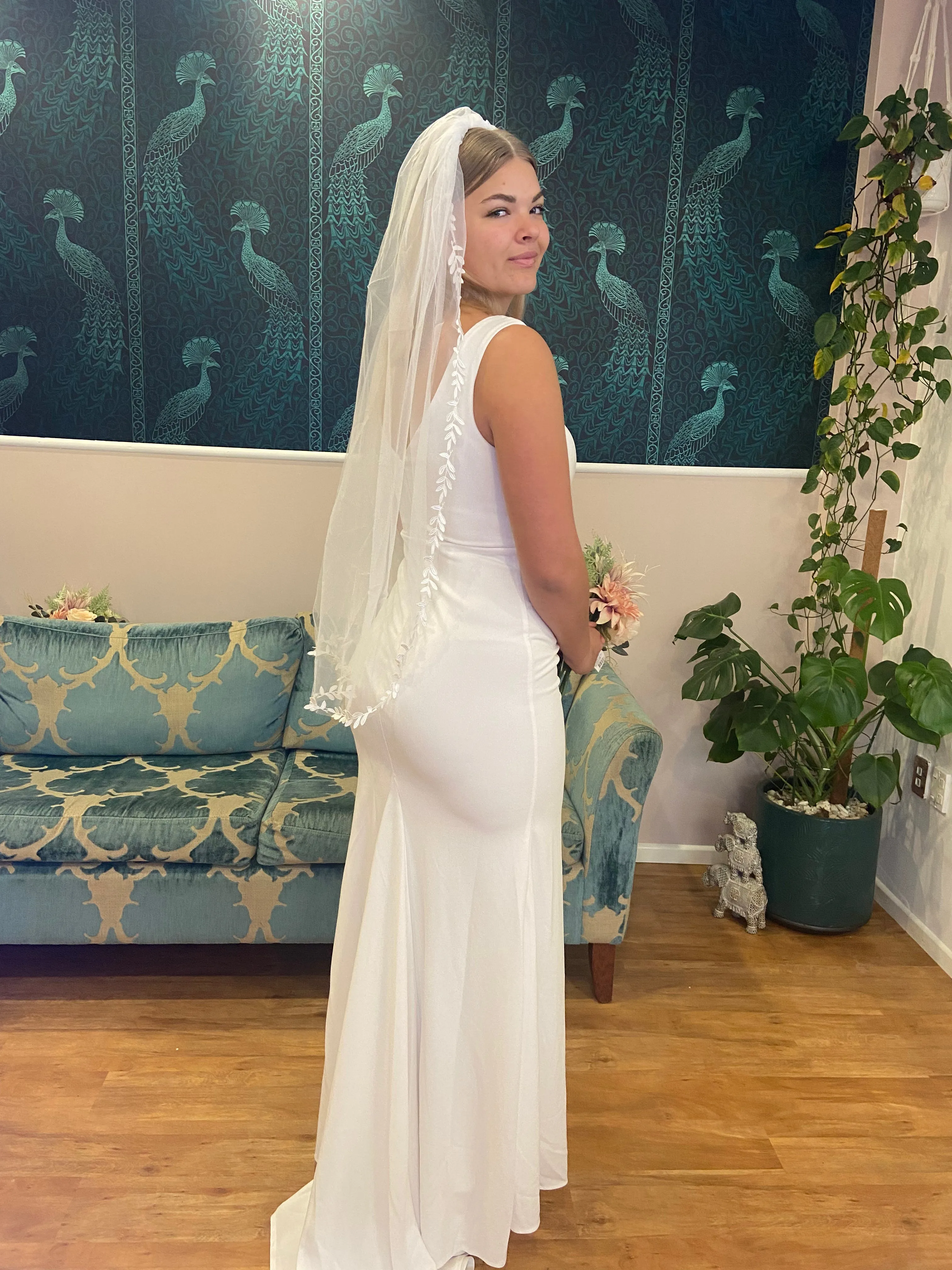 Leaf trim white tulle veil with metal comb Express NZ wide
