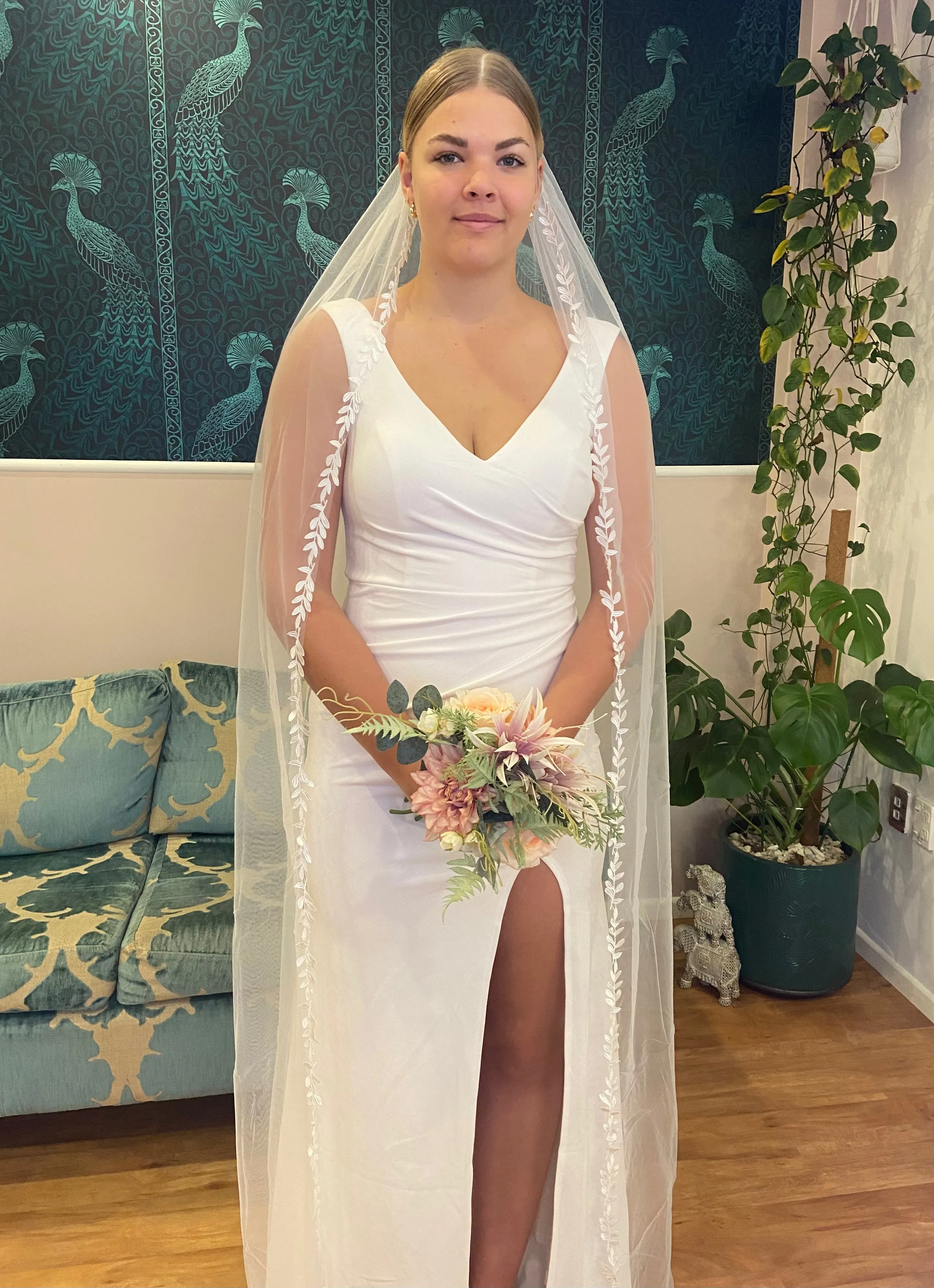Leaf trim white tulle veil with metal comb Express NZ wide