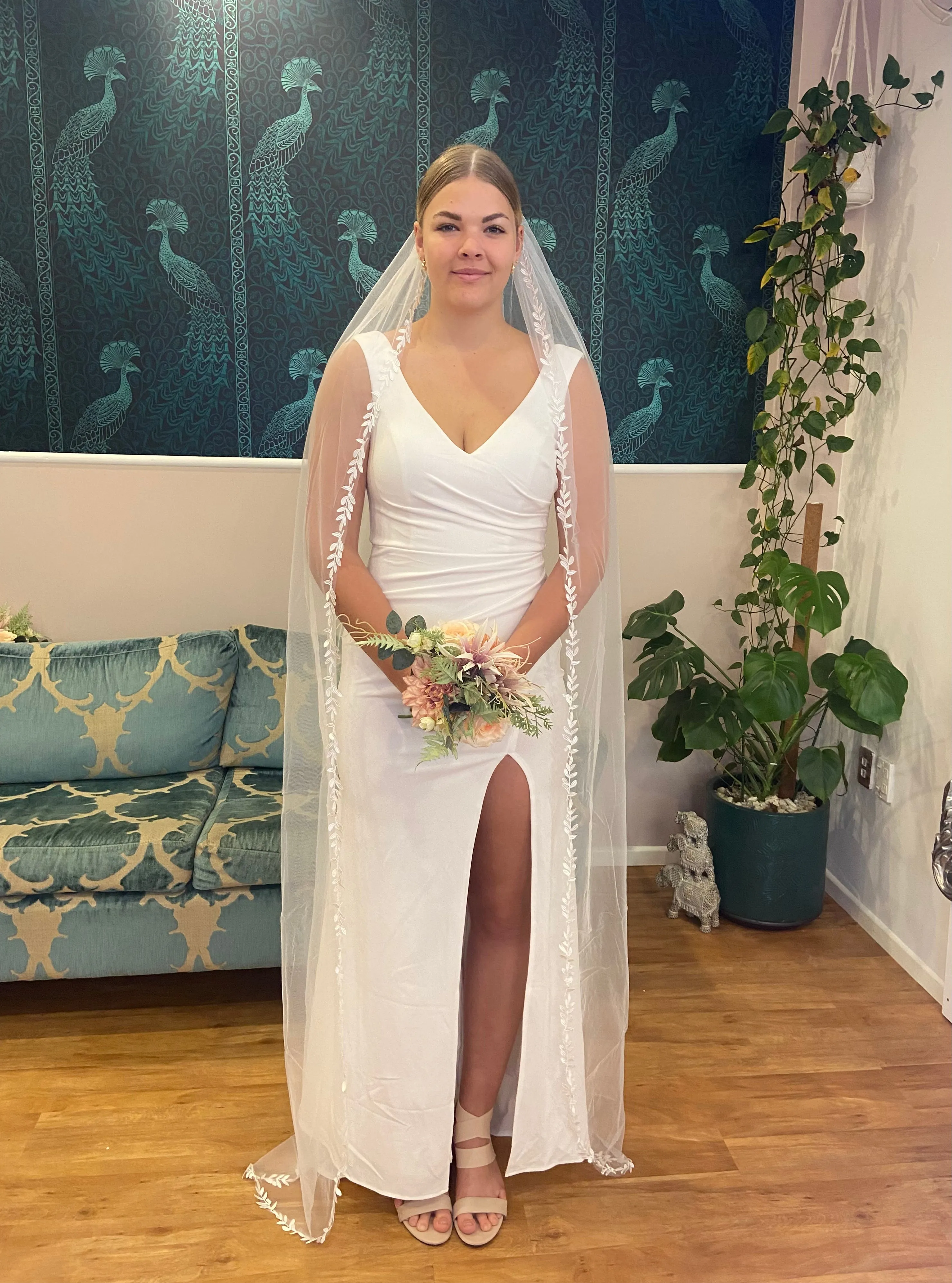 Leaf trim white tulle veil with metal comb Express NZ wide
