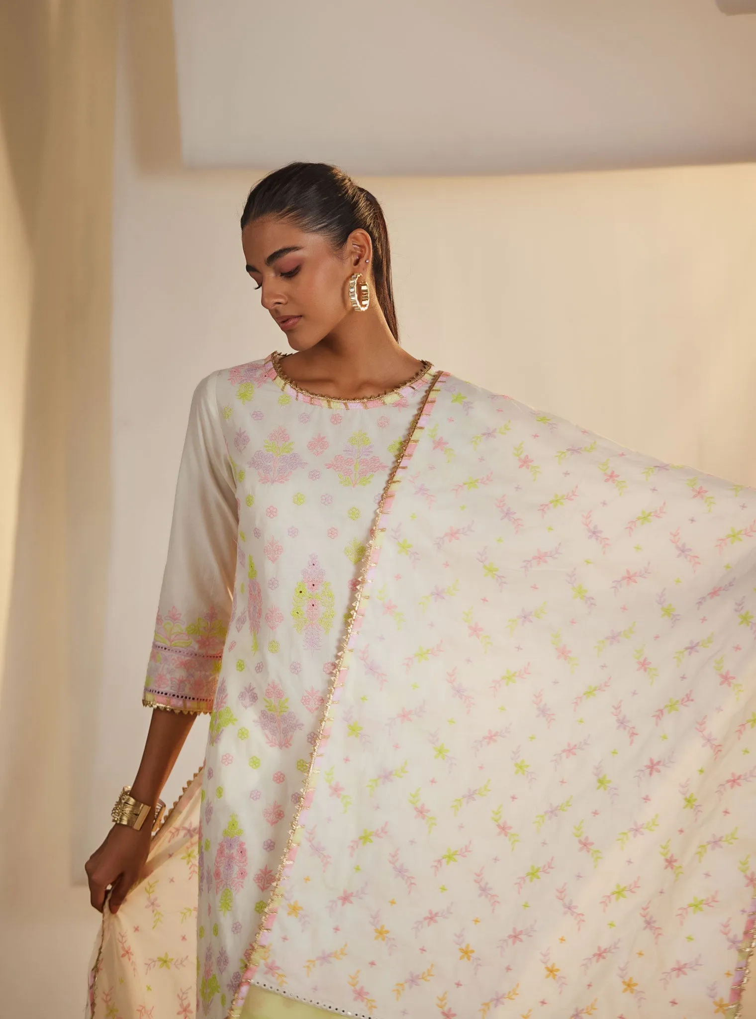 Mulmul Cotton Zahava Off White/Lilac Kurta With Zahava Off White/Lilac Pant