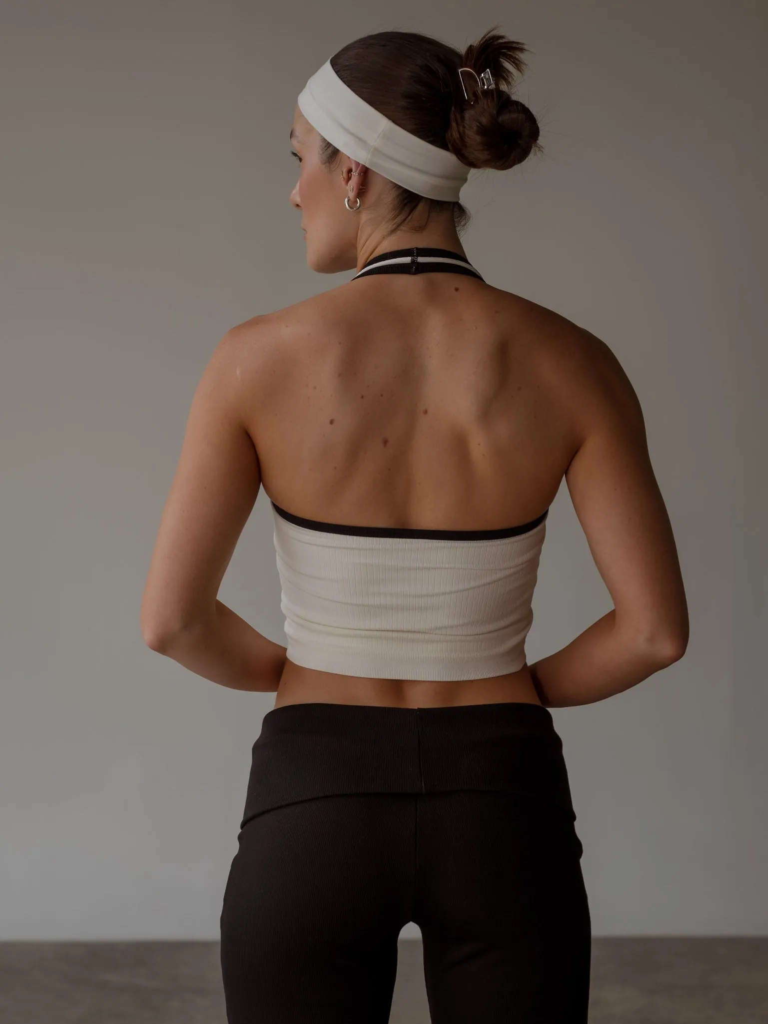 OPEN HALTER SEAMLESS TANK - SOFT CREAMY