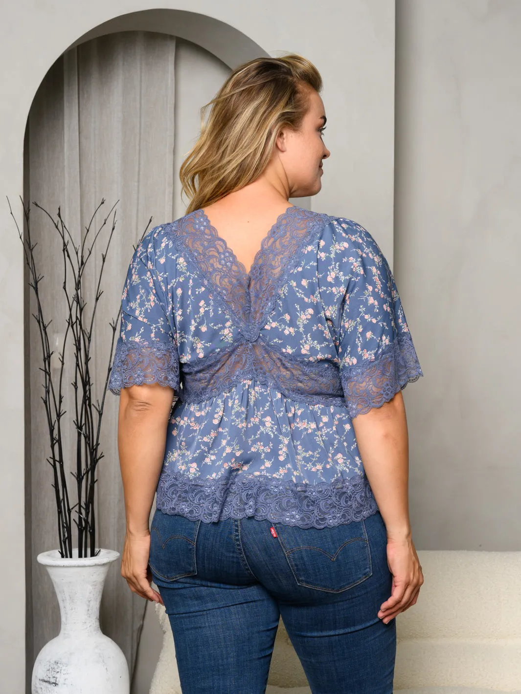 PLUS SIZE 3/4 SLEEVE V-NECK LACE TRIM FLORAL BLOUSE