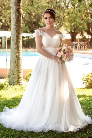 Romantic Tulle Lace Birdal Gown with Sheer Neckline