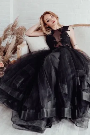 Sleeveless Appliqued Black Wedding Gown Tulle Skirt 2020