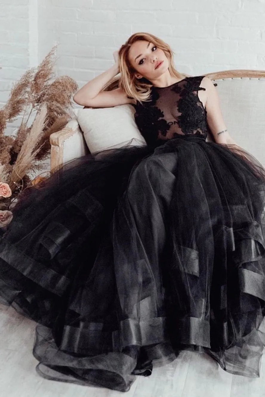 Sleeveless Appliqued Black Wedding Gown Tulle Skirt 2020