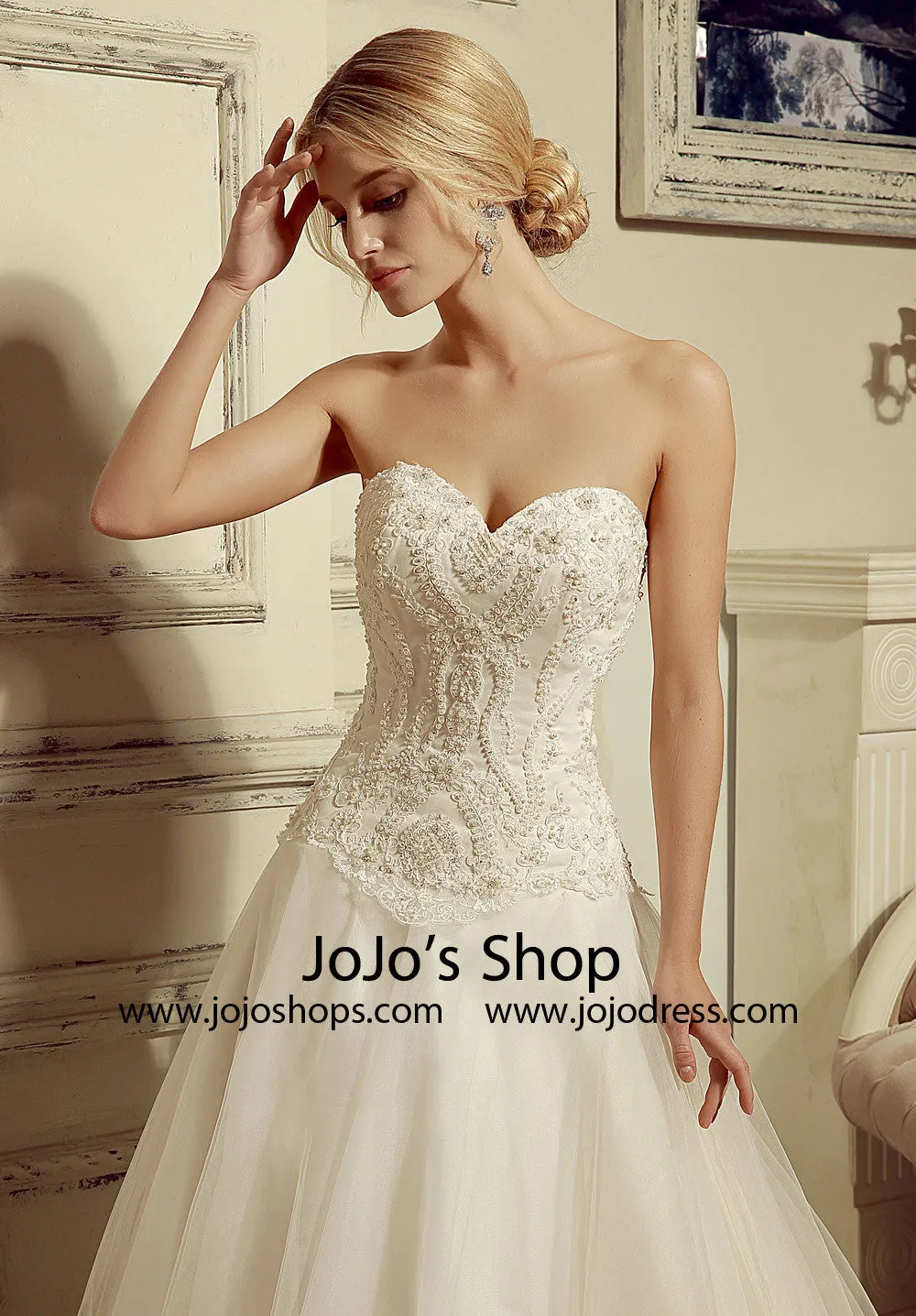 Strapless Ball Gown Style Wedding Dress with Sweetheart Neckline | HL1013