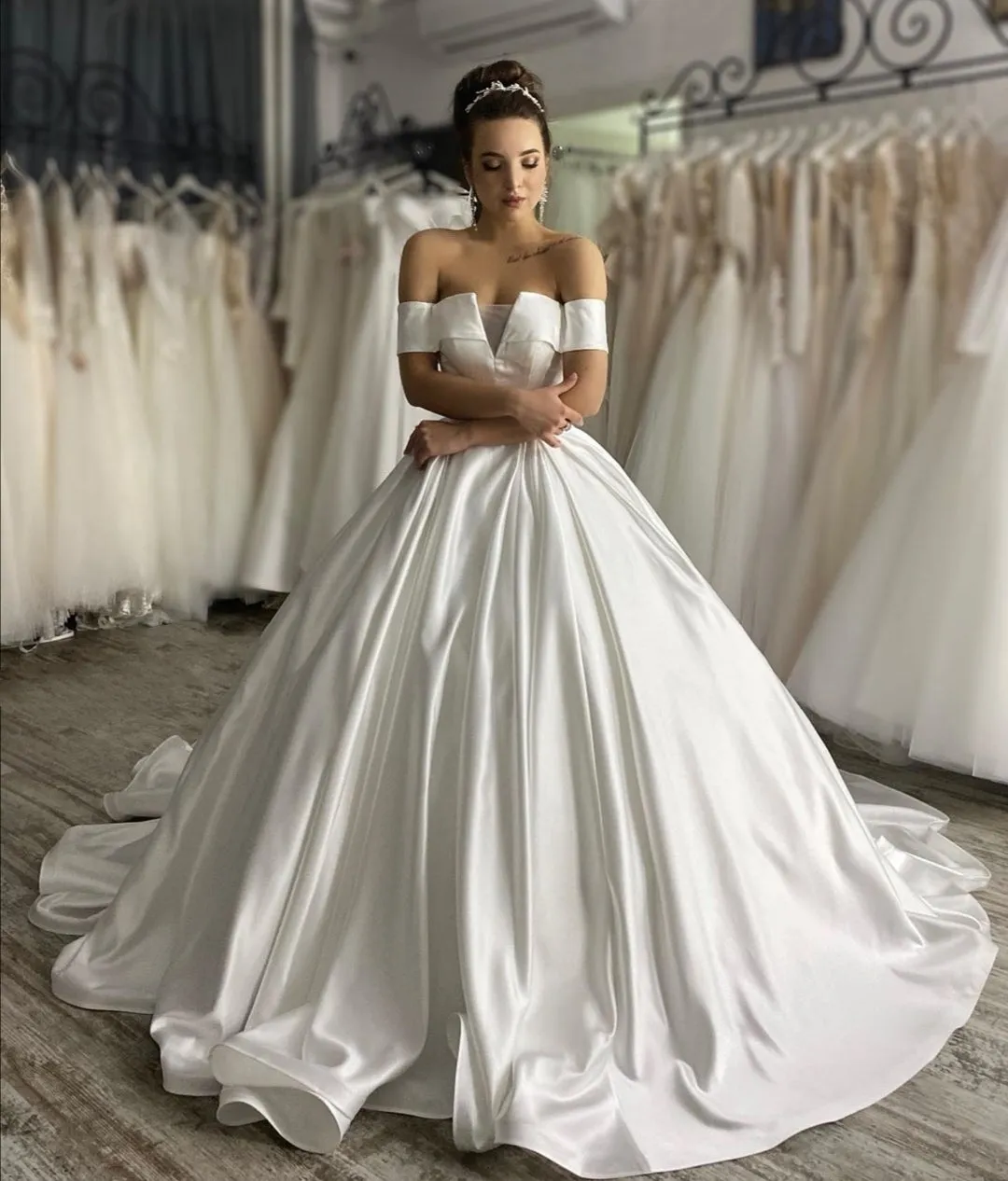 Structured Satin Ball Gown Wedding Dress with Off-the-shoulder Sleeves