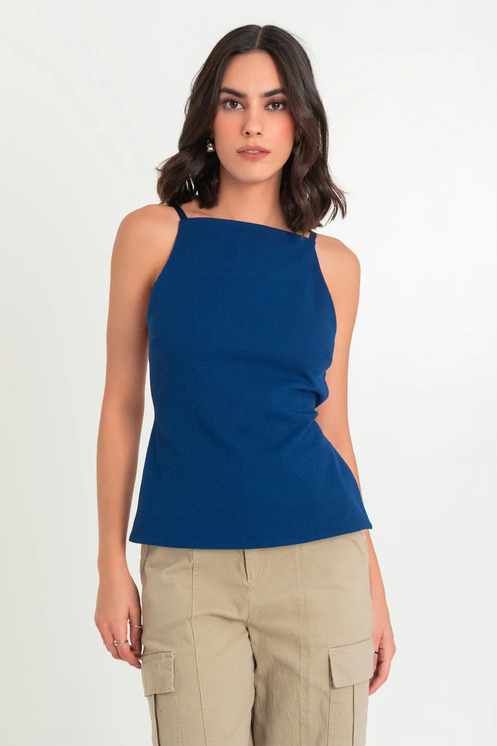 Top fit ajustado con tirantes escote en espalda