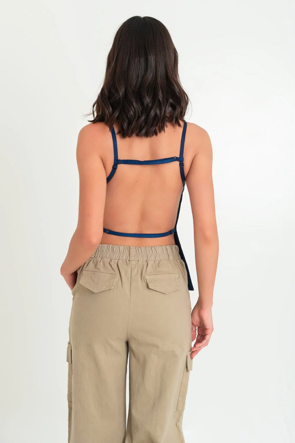 Top fit ajustado con tirantes escote en espalda