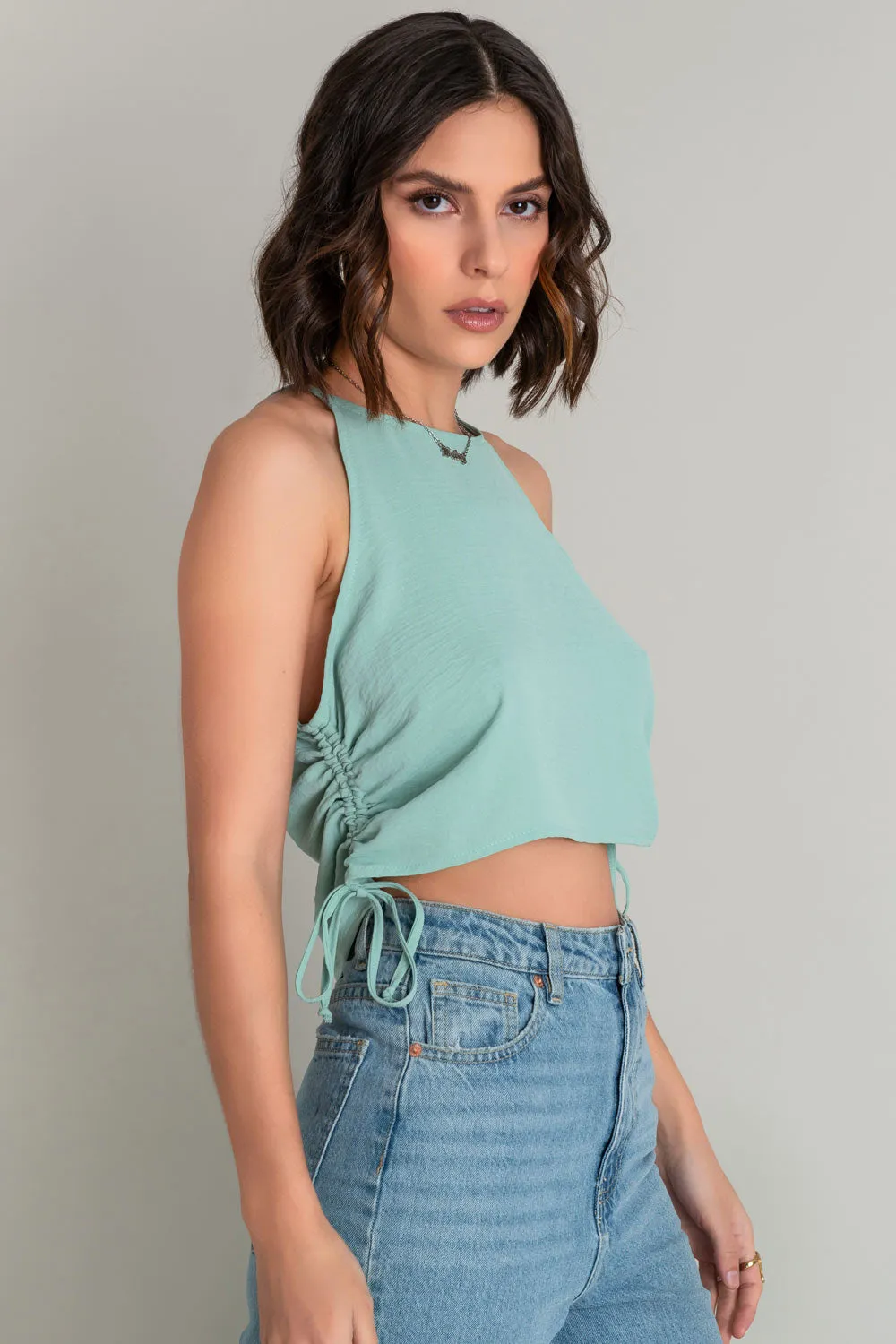 Top halter tirantes con jaretas laterales