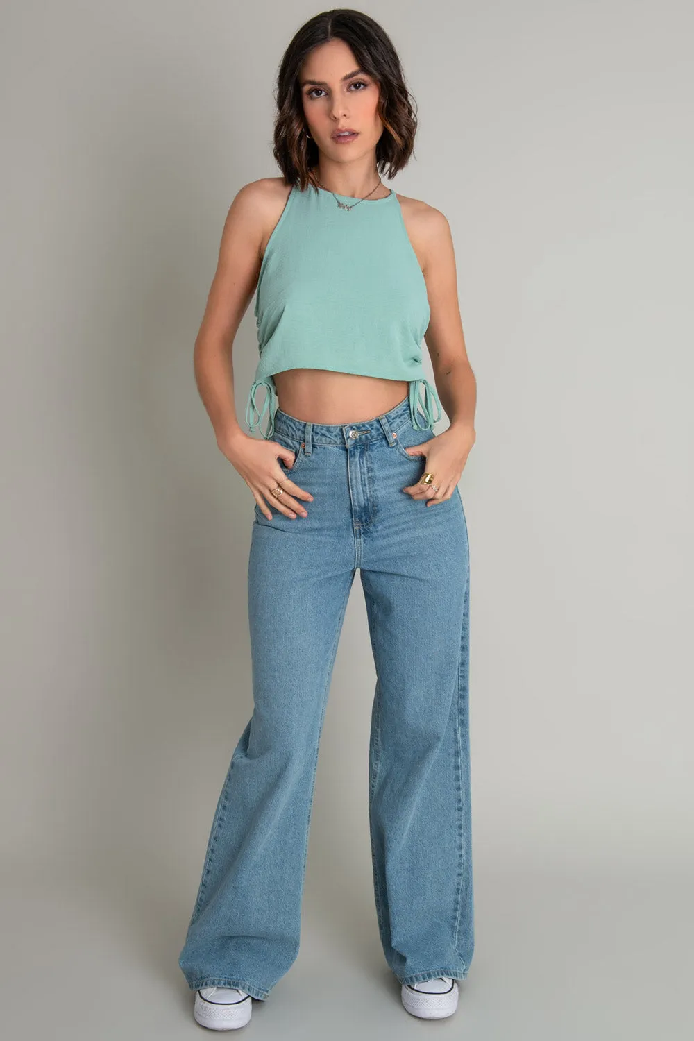 Top halter tirantes con jaretas laterales