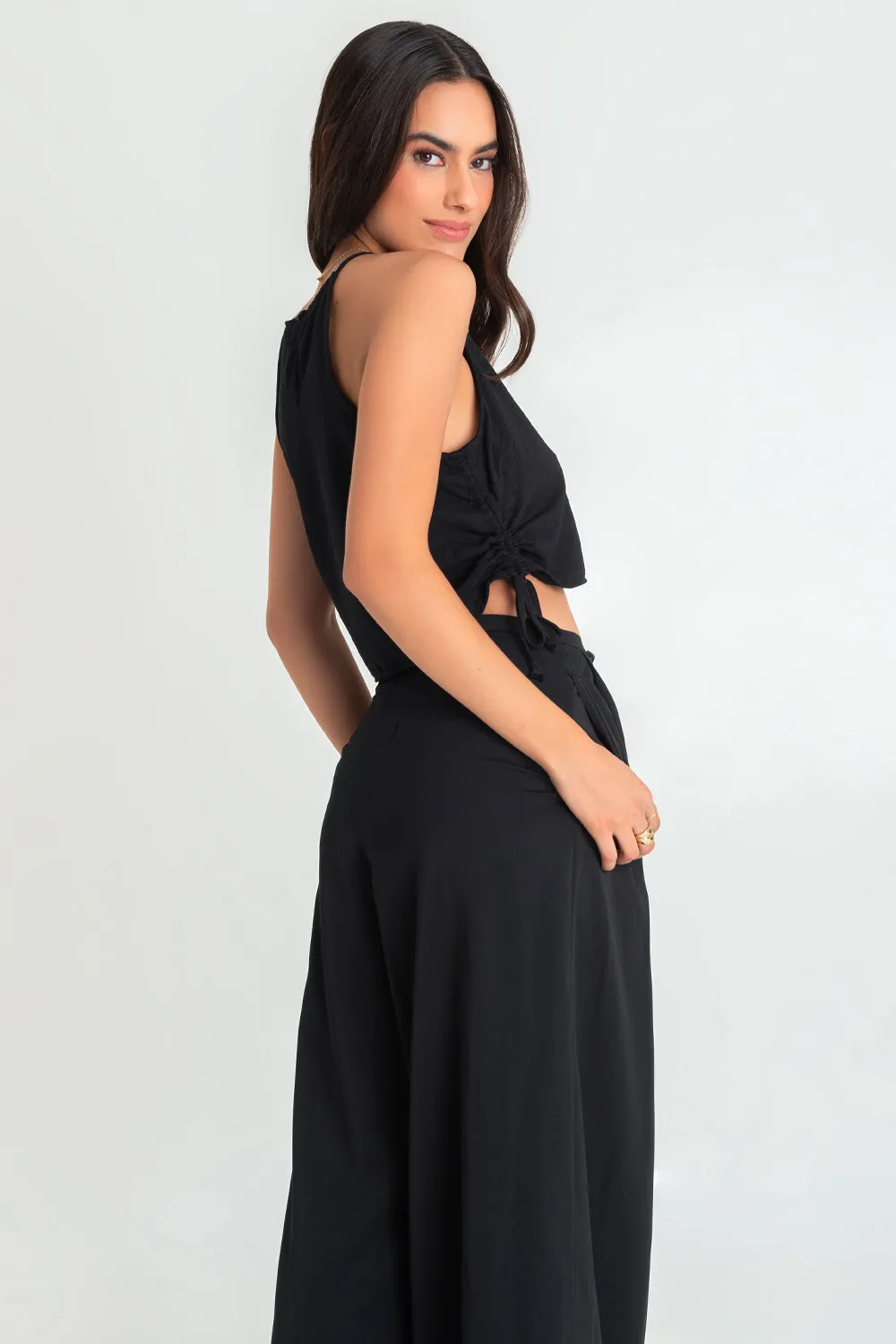 Top halter tirantes con jaretas laterales