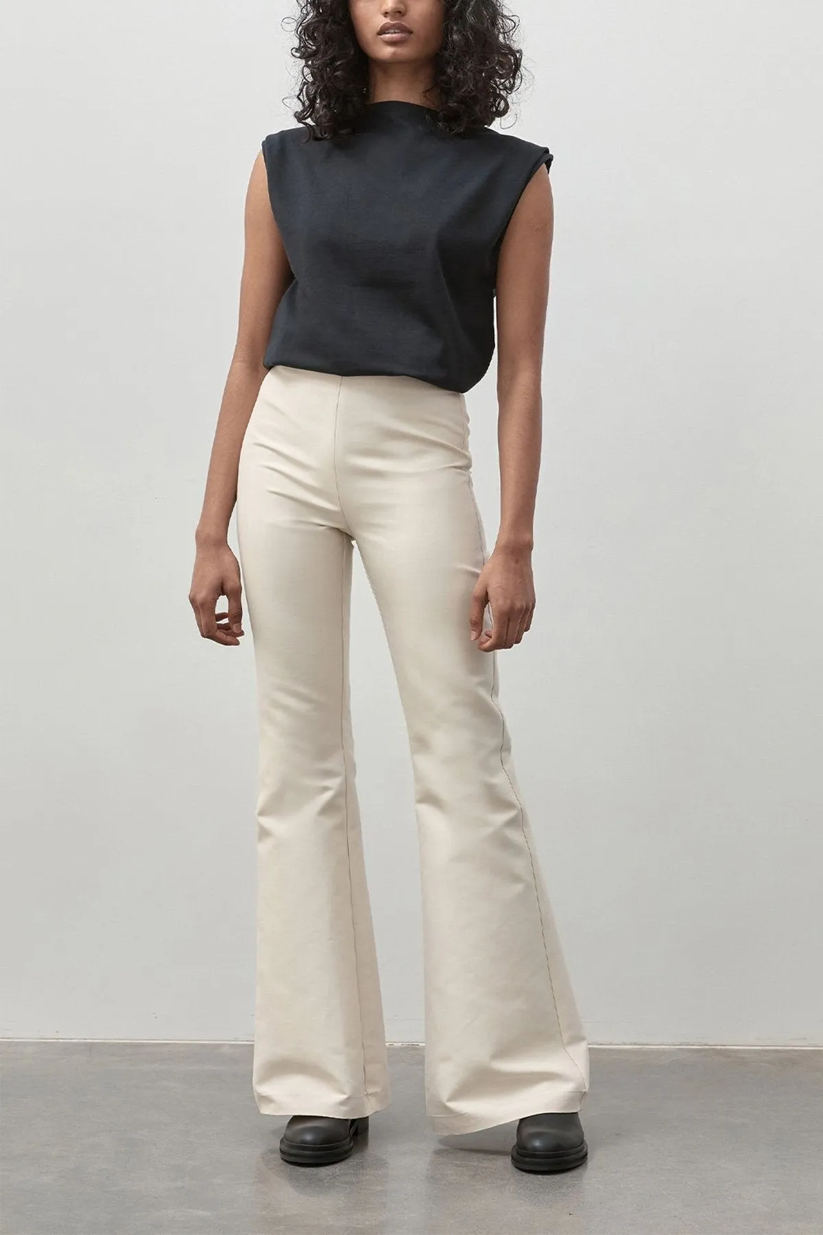 Tuck Shoulder Tee Top in Black