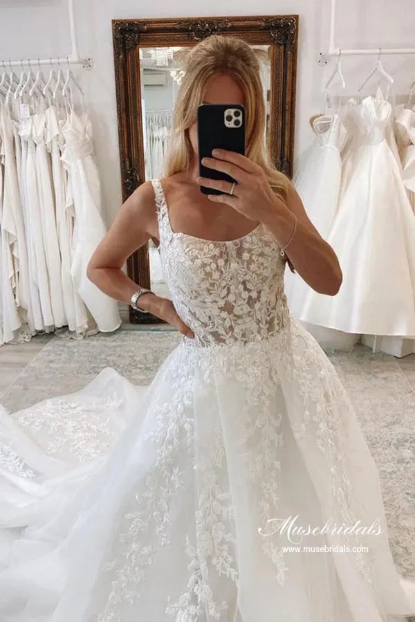 Tulle Ball Gown Scoop Court Train Wedding Dress With Lace Appliques, MW931