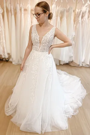 V-neckline Tulle Bridal Gown with Lace Bodice