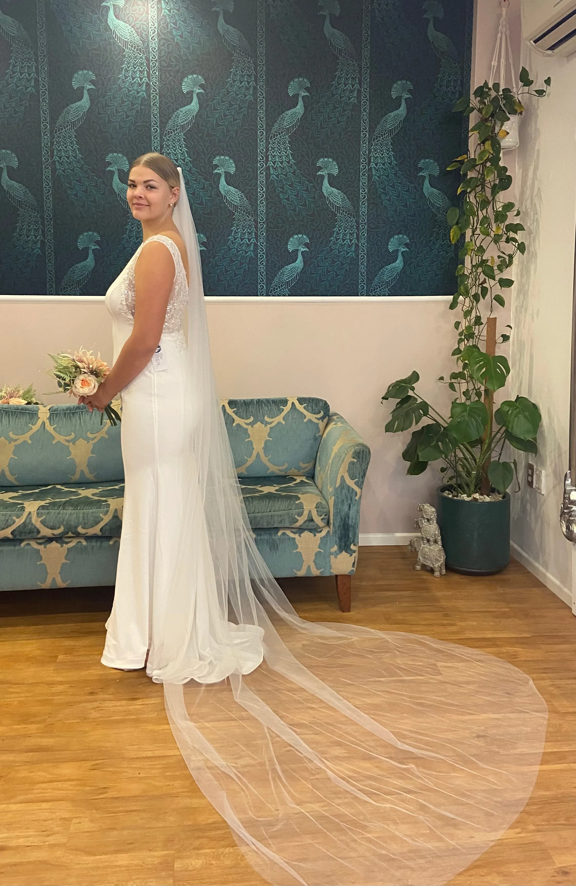 White single layer plain veil with metal comb Express NZ Wide