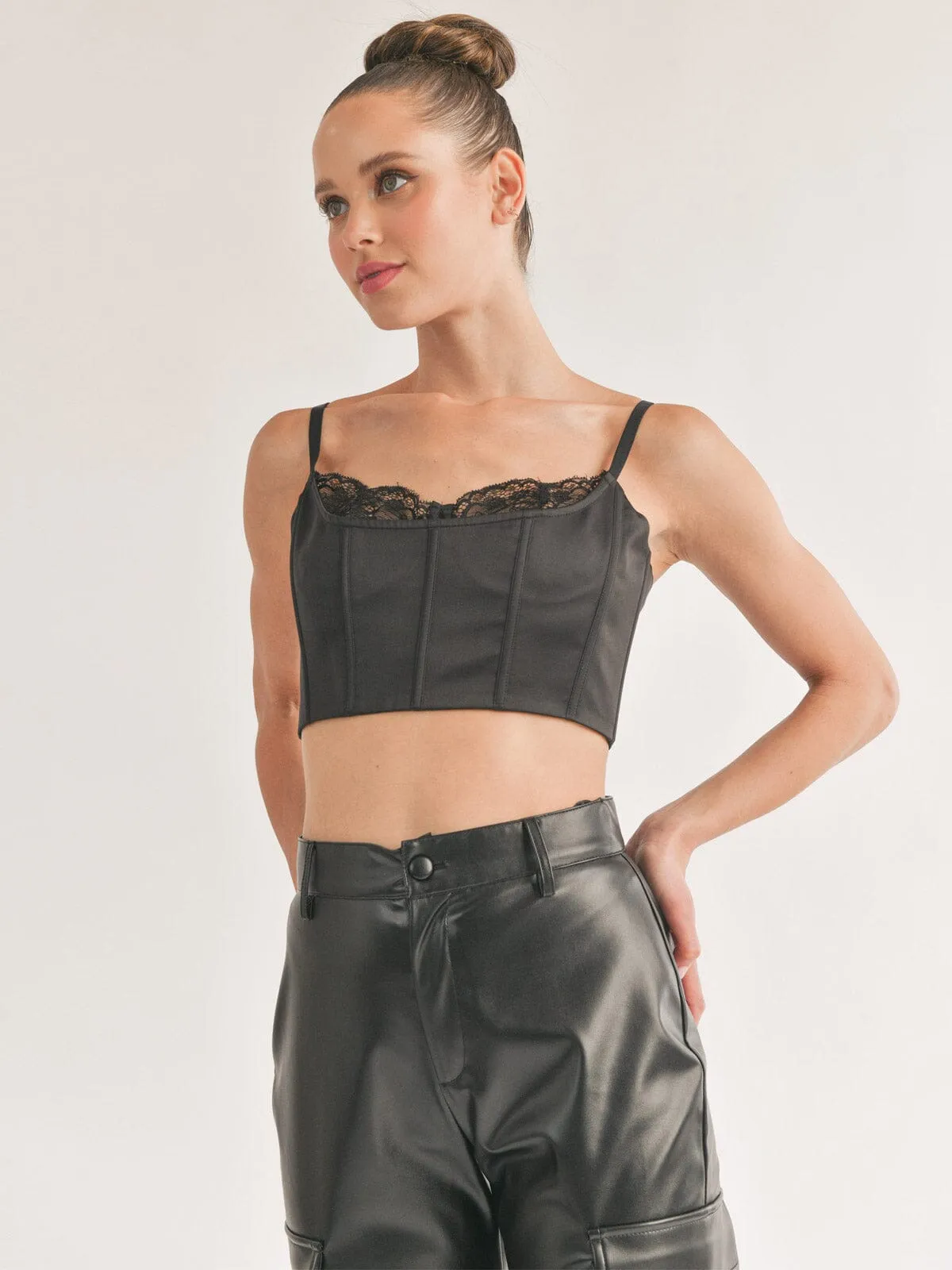 WOMEN'S SLEEVELESS LACE DETAILED CROP TOP